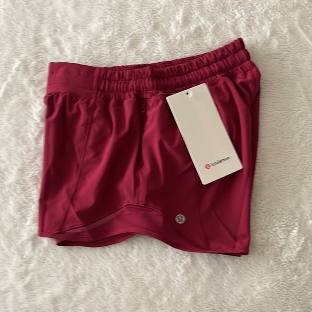 (NWT) Lululemon Hotty Hot Low-Rise Lined Short 4" - Picture 9 of 17